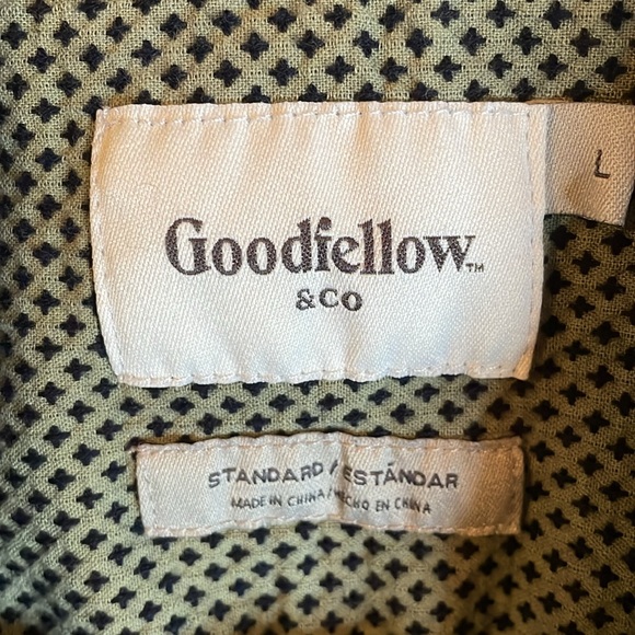 Green and black textured diamond design short sleeve button shirt - Picture 6 of 6